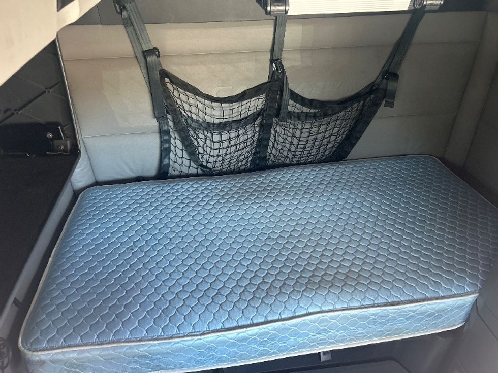 Sleeper Tractor-Heavy Duty Tractors-Freightliner-2021-T12664ST-Jacksonville-FL-503,636\n\t\tmiles-$ 65,000 - Image 17