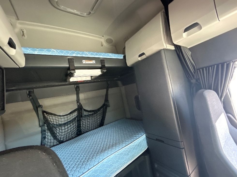 Sleeper Tractor-Heavy Duty Tractors-Freightliner-2021-T12664ST-Jacksonville-FL-503,636\n\t\tmiles-$ 65,000 - Image 18