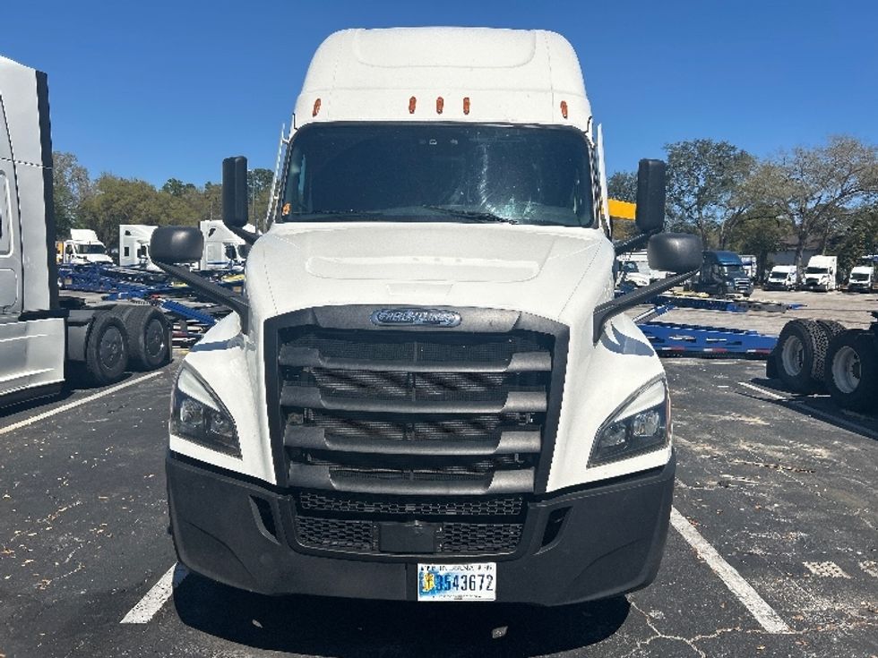 Sleeper Tractor-Heavy Duty Tractors-Freightliner-2021-T12664ST-Jacksonville-FL-503,636\n\t\tmiles-$ 65,000 - Image 2