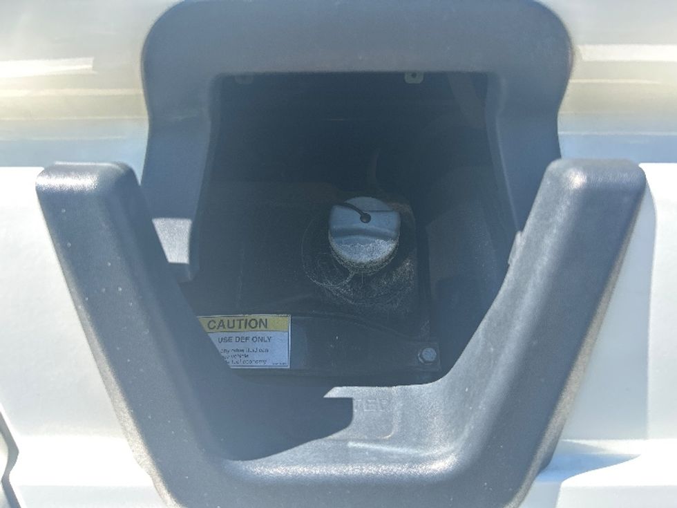 Sleeper Tractor-Heavy Duty Tractors-Freightliner-2021-T12664ST-Jacksonville-FL-503,636\n\t\tmiles-$ 65,000 - Image 25