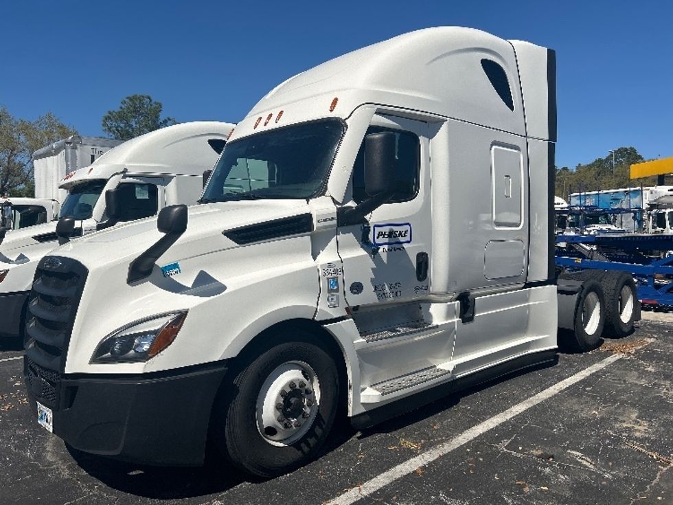 Sleeper Tractor-Heavy Duty Tractors-Freightliner-2021-T12664ST-Jacksonville-FL-503,636\n\t\tmiles-$ 65,000 - Image 3