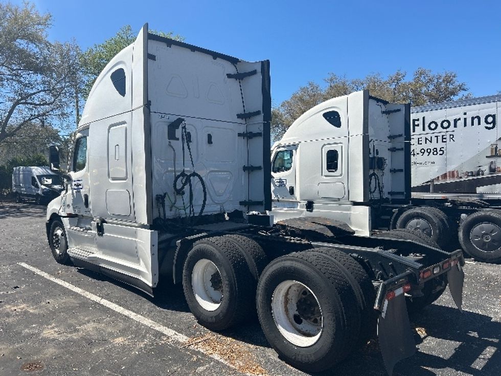 Sleeper Tractor-Heavy Duty Tractors-Freightliner-2021-T12664ST-Jacksonville-FL-503,636\n\t\tmiles-$ 65,000 - Image 5