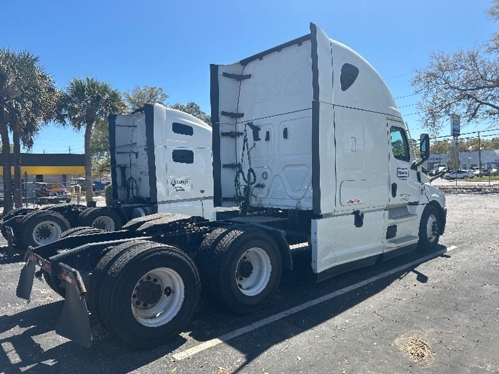Sleeper Tractor-Heavy Duty Tractors-Freightliner-2021-T12664ST-Jacksonville-FL-503,636\n\t\tmiles-$ 65,000 - Image 7
