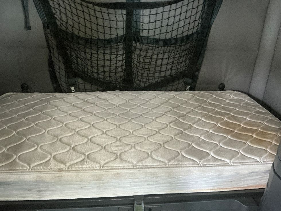 Sleeper Tractor-Heavy Duty Tractors-Freightliner-2021-T12664ST-Jacksonville-FL-519,460\n\t\tmiles-$ 60,250 - Image 16