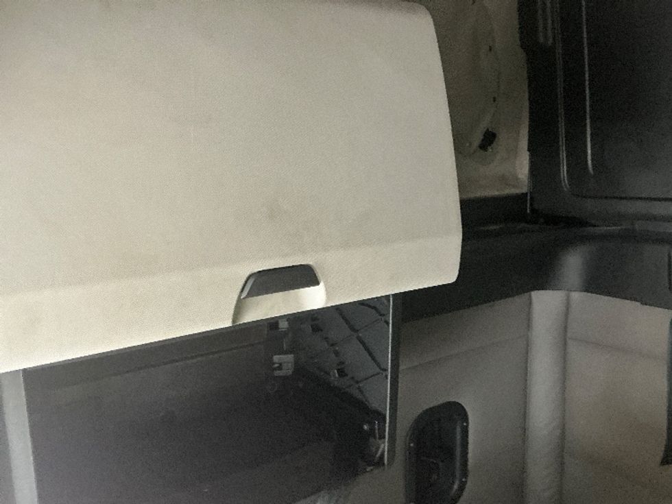 Sleeper Tractor-Heavy Duty Tractors-Freightliner-2021-T12664ST-Jacksonville-FL-519,460\n\t\tmiles-$ 60,250 - Image 19