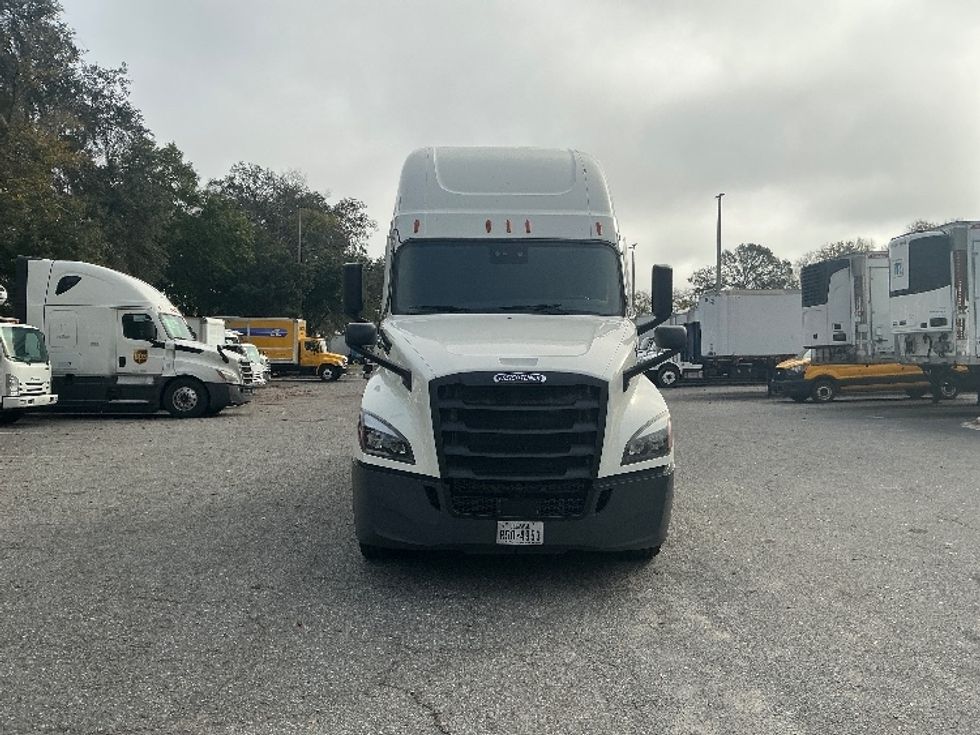 Sleeper Tractor-Heavy Duty Tractors-Freightliner-2021-T12664ST-Jacksonville-FL-519,460\n\t\tmiles-$ 60,250 - Image 2