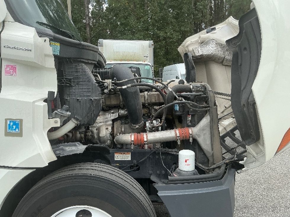 Sleeper Tractor-Heavy Duty Tractors-Freightliner-2021-T12664ST-Jacksonville-FL-519,460\n\t\tmiles-$ 60,250 - Image 20