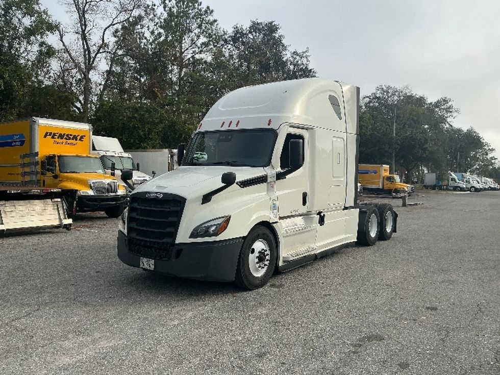 Sleeper Tractor-Heavy Duty Tractors-Freightliner-2021-T12664ST-Jacksonville-FL-519,460\n\t\tmiles-$ 60,250 - Image 3