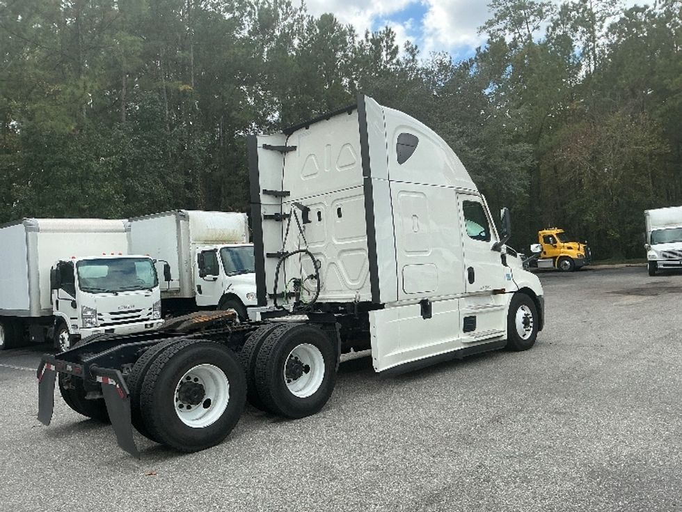Sleeper Tractor-Heavy Duty Tractors-Freightliner-2021-T12664ST-Jacksonville-FL-519,460\n\t\tmiles-$ 60,250 - Image 7