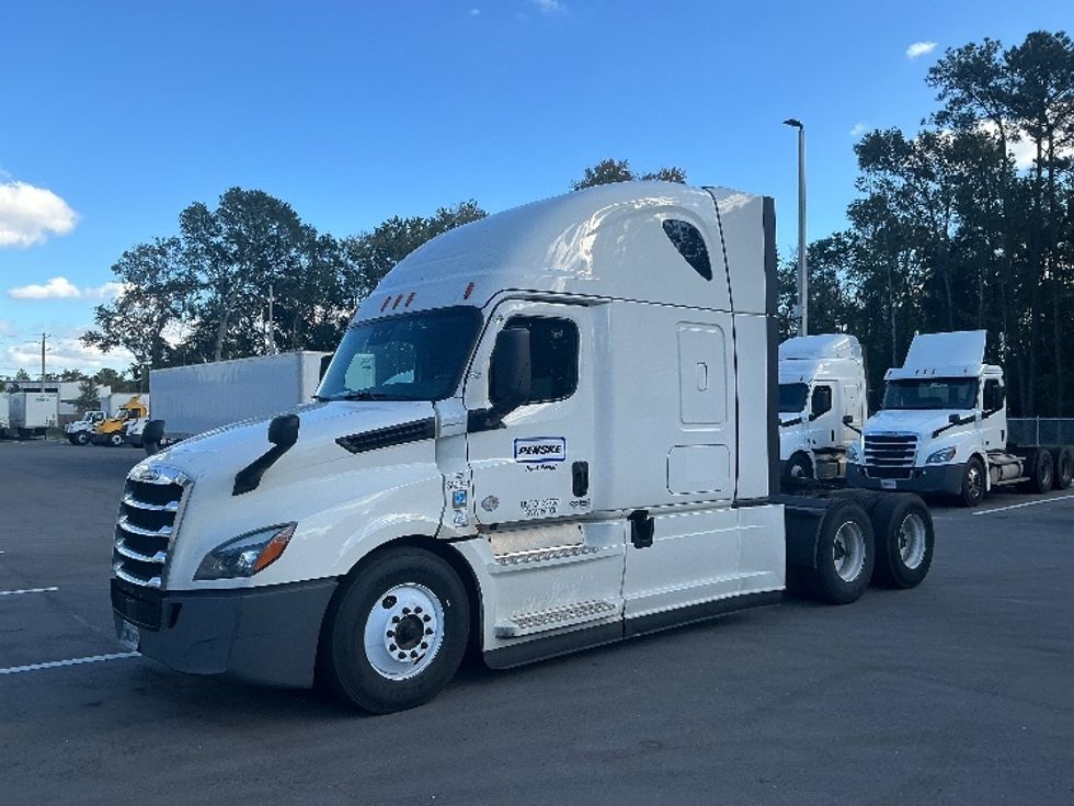 Sleeper Tractor-Heavy Duty Tractors-Freightliner-2021-T12664ST-Jacksonville-FL-526,478\n\t\tmiles-$ 61,000 - Image 3