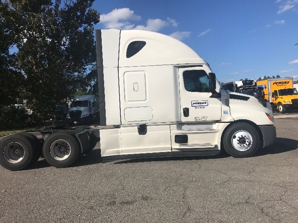 Sleeper Tractor-Heavy Duty Tractors-Freightliner-2021-T12664ST-Jacksonville-FL-526,478\n\t\tmiles-$ 61,000 - Image 8