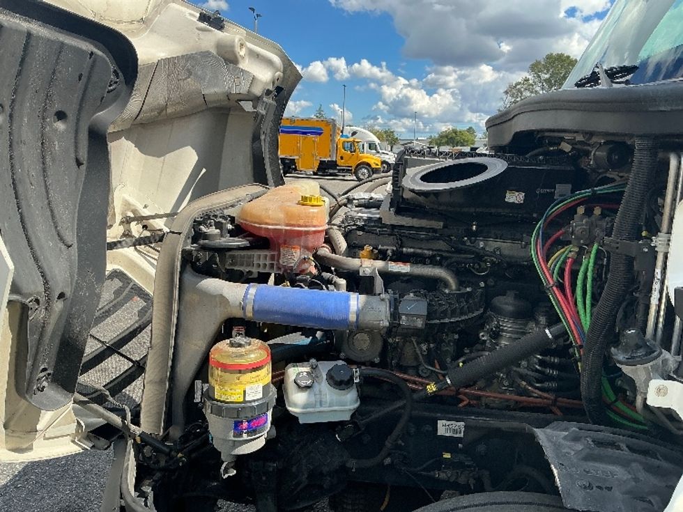 Sleeper Tractor-Heavy Duty Tractors-Freightliner-2021-T12664ST-Jacksonville-FL-529,620\n\t\tmiles-$ 60,750 - Image 21