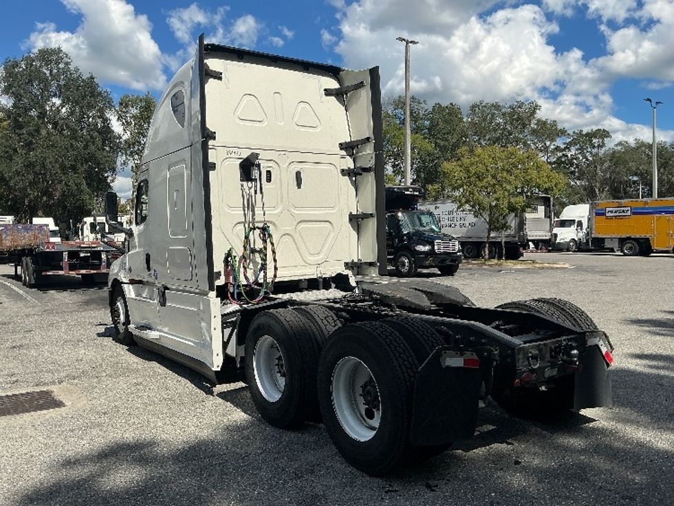 Sleeper Tractor-Heavy Duty Tractors-Freightliner-2021-T12664ST-Jacksonville-FL-529,620\n\t\tmiles-$ 60,750 - Image 5