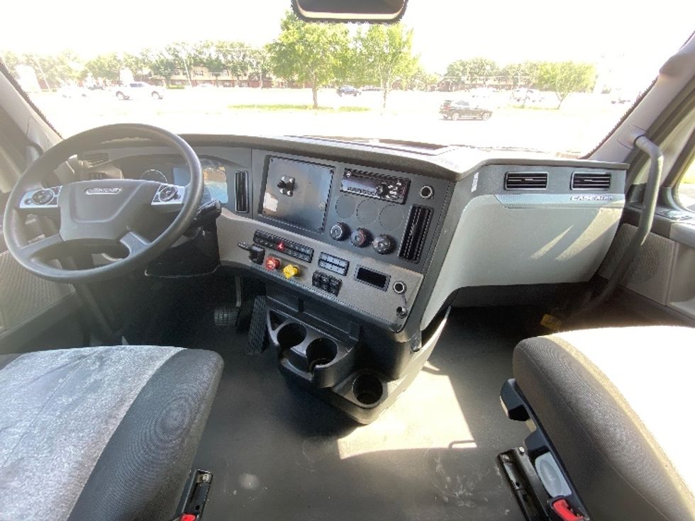 Sleeper Tractor-Heavy Duty Tractors-Freightliner-2021-T12664ST-Jacksonville-FL-549,944\n\t\tmiles-$ 60,500 - Image 12