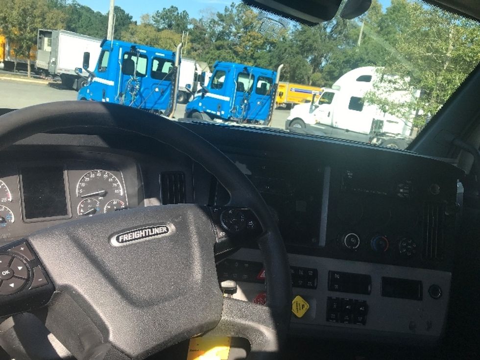 Sleeper Tractor-Heavy Duty Tractors-Freightliner-2021-T12664ST-Jacksonville-FL-552,791\n\t\tmiles-$ 60,250 - Image 10