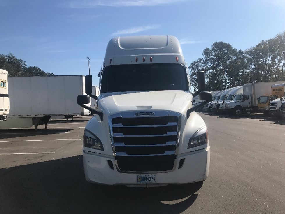 Sleeper Tractor-Heavy Duty Tractors-Freightliner-2021-T12664ST-Jacksonville-FL-552,791\n\t\tmiles-$ 60,250 - Image 2