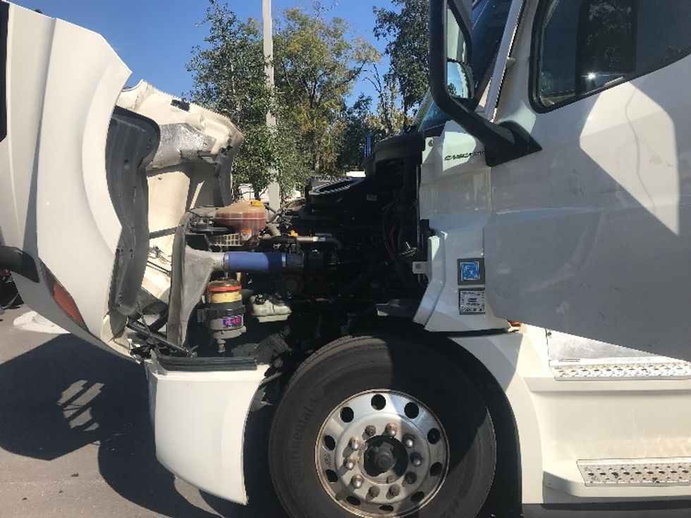 Sleeper Tractor-Heavy Duty Tractors-Freightliner-2021-T12664ST-Jacksonville-FL-552,791\n\t\tmiles-$ 60,250 - Image 21