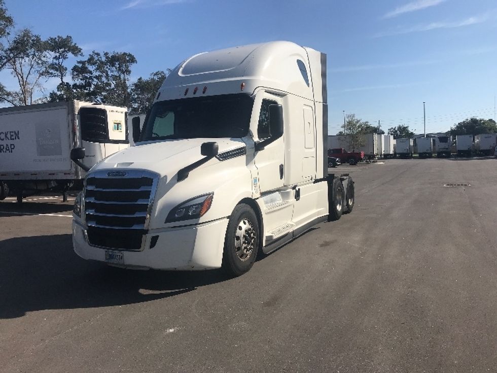 Sleeper Tractor-Heavy Duty Tractors-Freightliner-2021-T12664ST-Jacksonville-FL-552,791\n\t\tmiles-$ 60,250 - Image 3