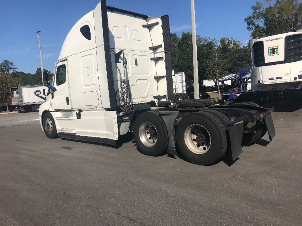 Sleeper Tractor-Heavy Duty Tractors-Freightliner-2021-T12664ST-Jacksonville-FL-552,791\n\t\tmiles-$ 60,250 - Image 5