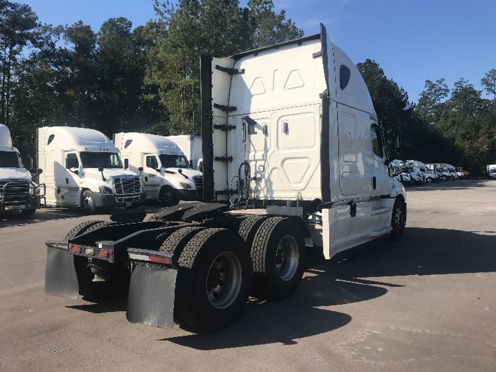 Sleeper Tractor-Heavy Duty Tractors-Freightliner-2021-T12664ST-Jacksonville-FL-552,791\n\t\tmiles-$ 60,250 - Image 7