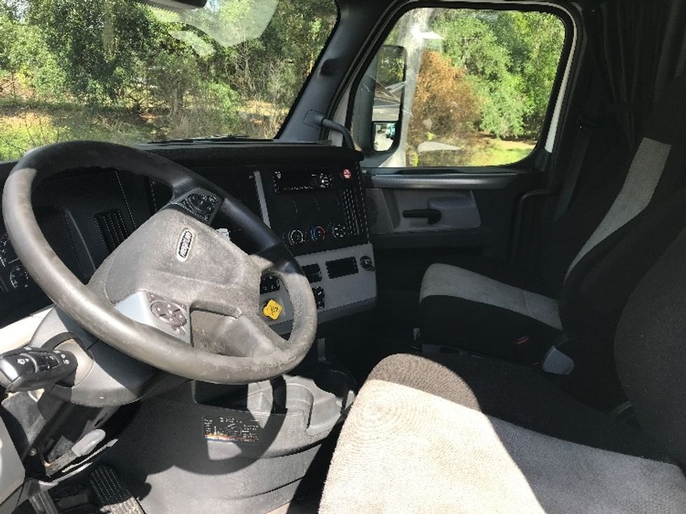 Sleeper Tractor-Heavy Duty Tractors-Freightliner-2021-T12664ST-Jacksonville-FL-599,067\n\t\tmiles-$ 54,750 - Image 10