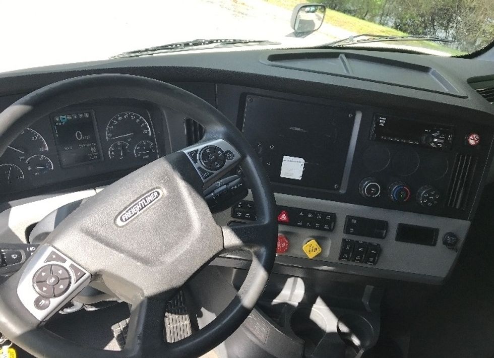 Sleeper Tractor-Heavy Duty Tractors-Freightliner-2021-T12664ST-Jacksonville-FL-599,067\n\t\tmiles-$ 54,750 - Image 12