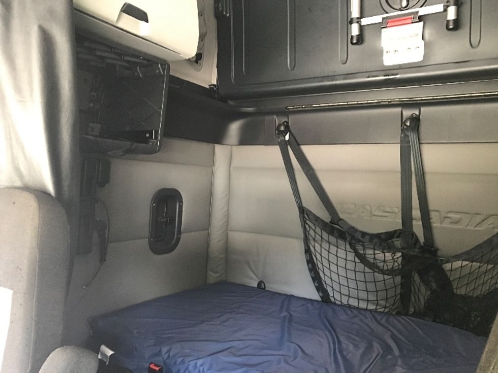 Sleeper Tractor-Heavy Duty Tractors-Freightliner-2021-T12664ST-Jacksonville-FL-599,067\n\t\tmiles-$ 54,750 - Image 19