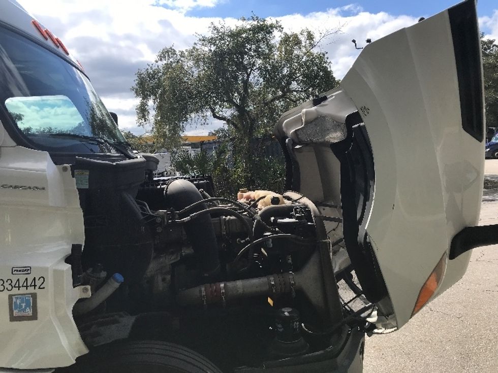 Sleeper Tractor-Heavy Duty Tractors-Freightliner-2021-T12664ST-Jacksonville-FL-599,067\n\t\tmiles-$ 54,750 - Image 20