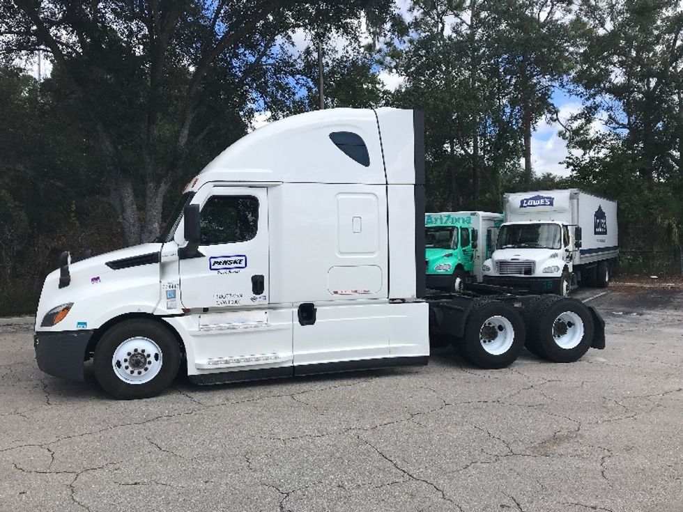 2021 Freightliner Cascadia 126" Sleeper Cab photo 4