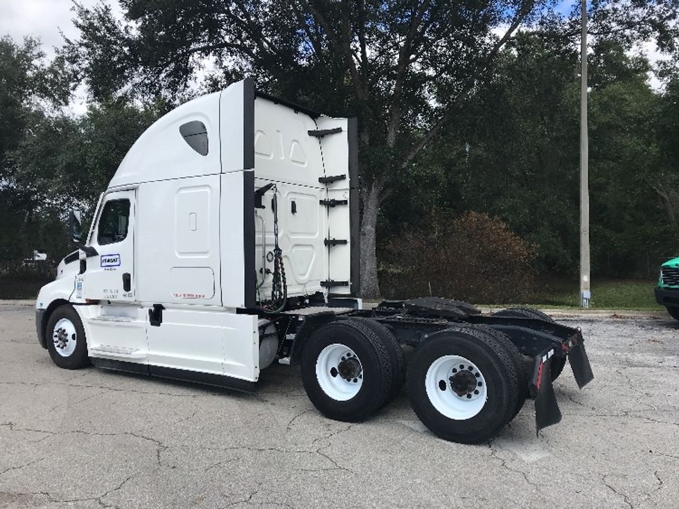 Sleeper Tractor-Heavy Duty Tractors-Freightliner-2021-T12664ST-Jacksonville-FL-599,067\n\t\tmiles-$ 54,750 - Image 5