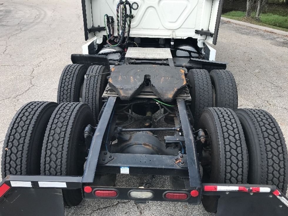 Sleeper Tractor-Heavy Duty Tractors-Freightliner-2021-T12664ST-Jacksonville-FL-599,067\n\t\tmiles-$ 54,750 - Image 6