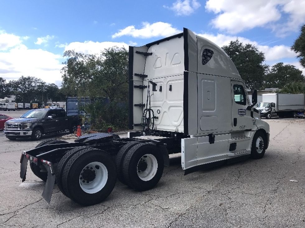 Sleeper Tractor-Heavy Duty Tractors-Freightliner-2021-T12664ST-Jacksonville-FL-599,067\n\t\tmiles-$ 54,750 - Image 7