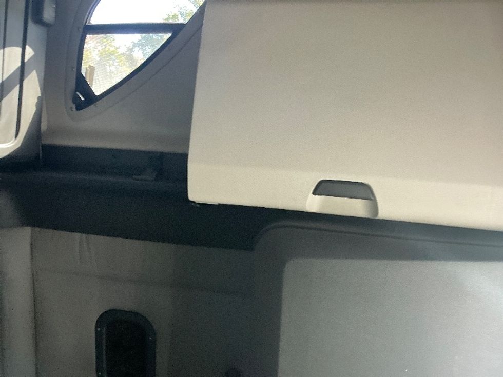 Sleeper Tractor-Heavy Duty Tractors-Freightliner-2021-T12664ST-Jacksonville-FL-602,705\n\t\tmiles-$ 54,500 - Image 18