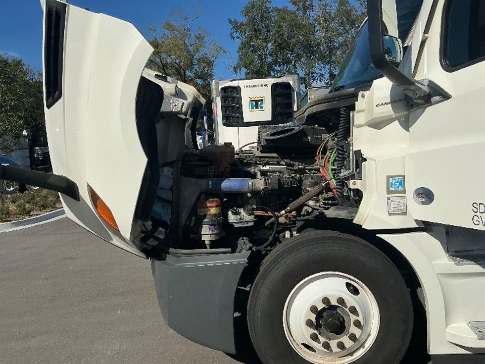 Sleeper Tractor-Heavy Duty Tractors-Freightliner-2021-T12664ST-Jacksonville-FL-602,705\n\t\tmiles-$ 54,500 - Image 21