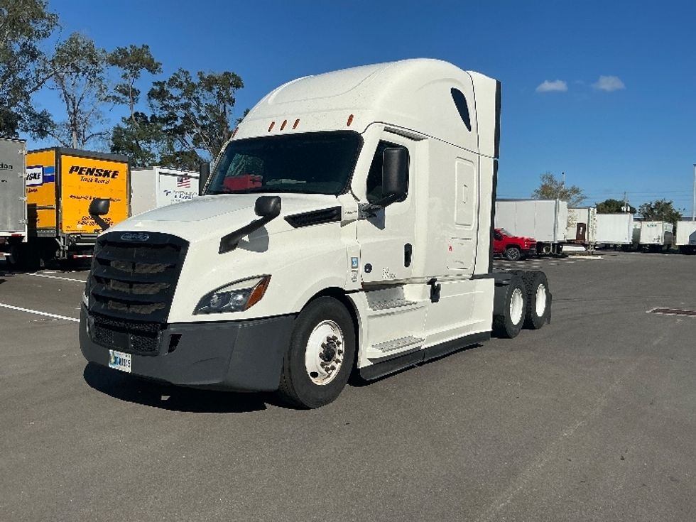 Sleeper Tractor-Heavy Duty Tractors-Freightliner-2021-T12664ST-Jacksonville-FL-602,705\n\t\tmiles-$ 54,500 - Image 3