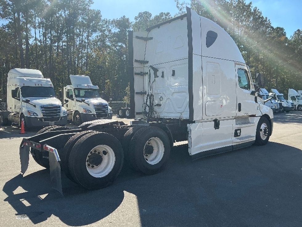 Sleeper Tractor-Heavy Duty Tractors-Freightliner-2021-T12664ST-Jacksonville-FL-602,705\n\t\tmiles-$ 54,500 - Image 7