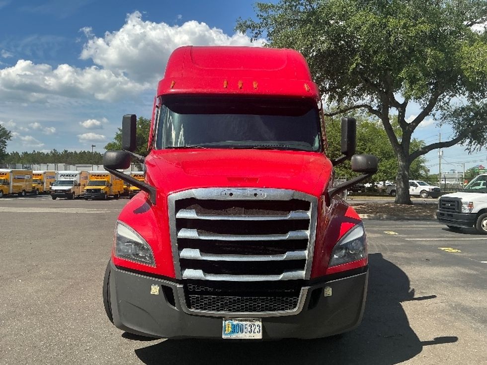 Sleeper Tractor-Heavy Duty Tractors-Freightliner-2021-T12664ST-Jacksonville-FL-627,129\n\t\tmiles-$ 46,250 - Image 2