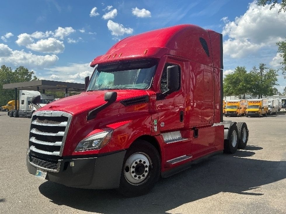 Sleeper Tractor-Heavy Duty Tractors-Freightliner-2021-T12664ST-Jacksonville-FL-627,129\n\t\tmiles-$ 46,250 - Image 3