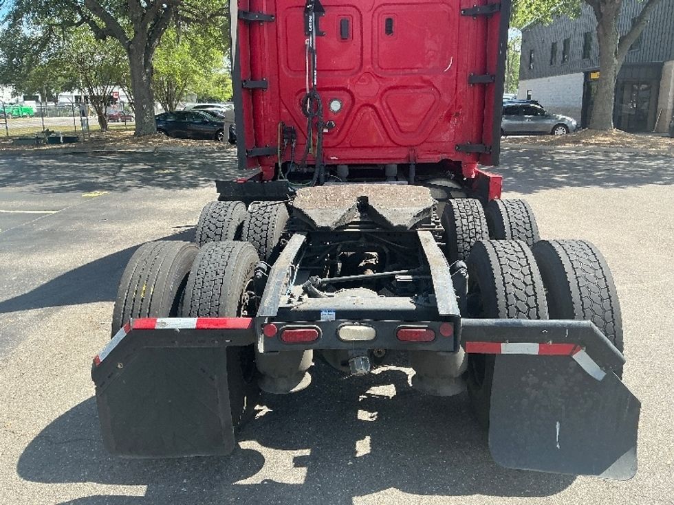 Sleeper Tractor-Heavy Duty Tractors-Freightliner-2021-T12664ST-Jacksonville-FL-627,129\n\t\tmiles-$ 46,250 - Image 6