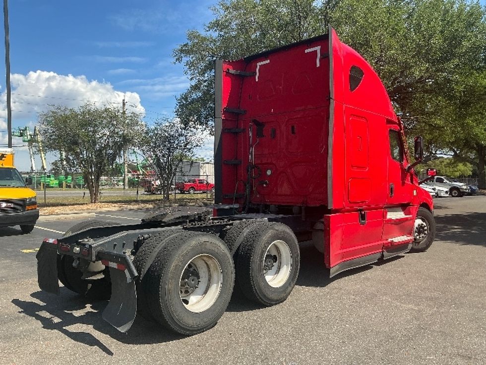 Sleeper Tractor-Heavy Duty Tractors-Freightliner-2021-T12664ST-Jacksonville-FL-627,129\n\t\tmiles-$ 46,250 - Image 7