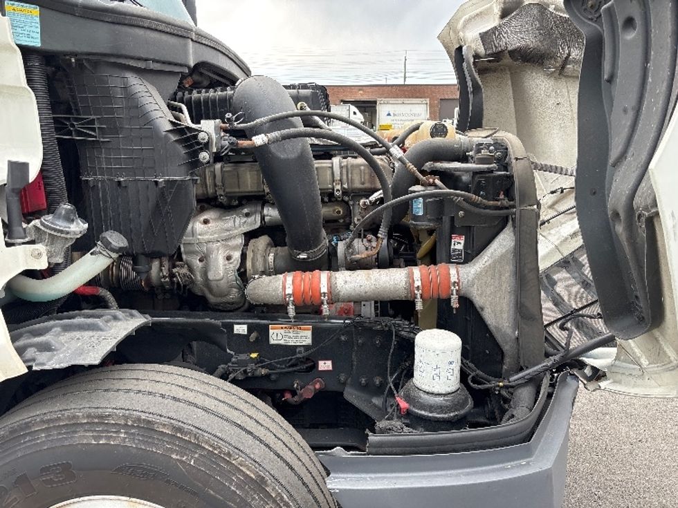 Sleeper Tractor-Heavy Duty Tractors-Freightliner-2021-T12664ST-Jessup-MD-493,131\n\t\tmiles-$ 57,250 - Image 20
