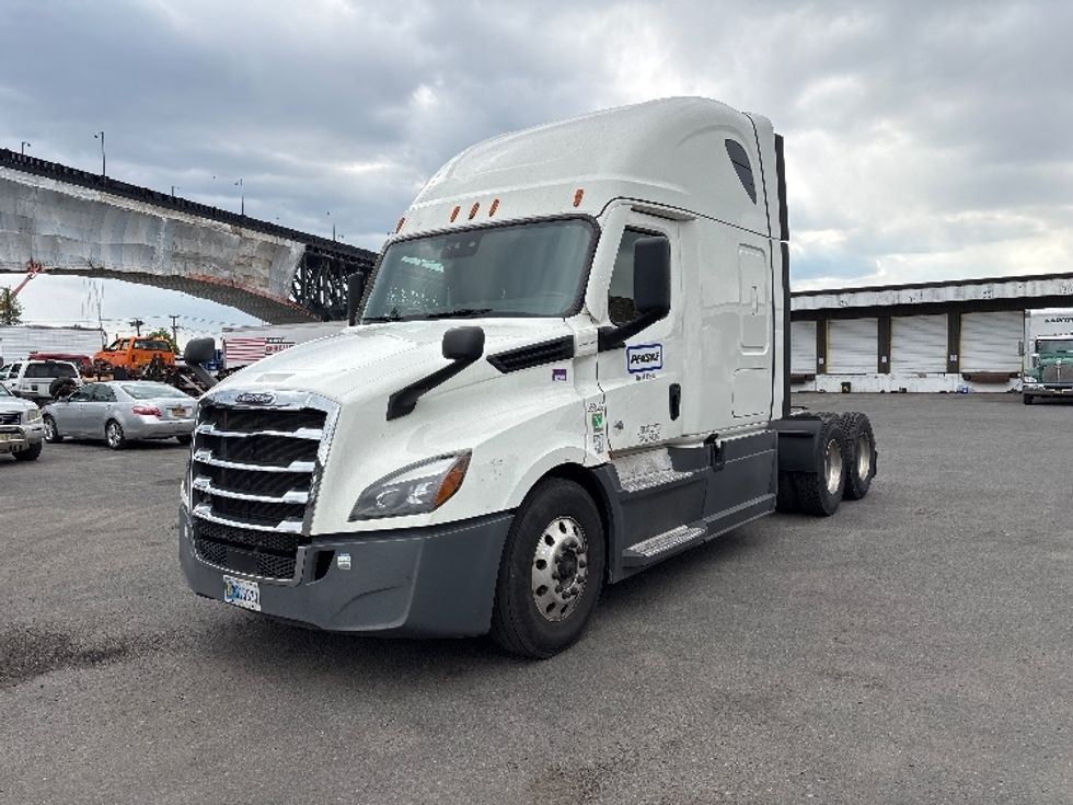 Sleeper Tractor-Heavy Duty Tractors-Freightliner-2021-T12664ST-Jessup-MD-493,131\n\t\tmiles-$ 57,250 - Image 3