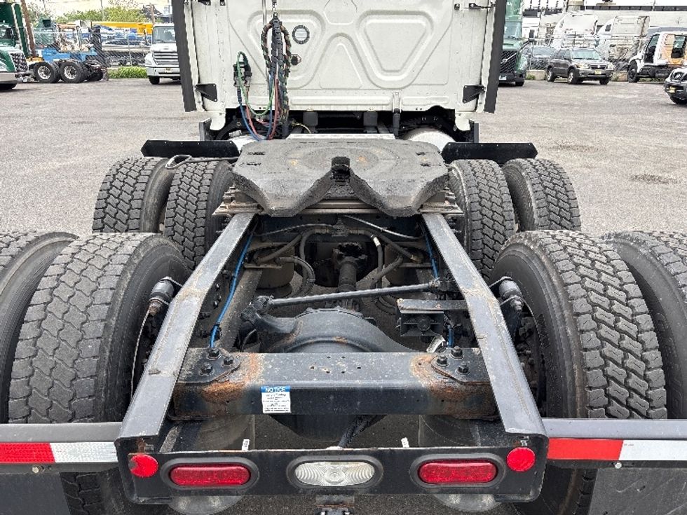 Sleeper Tractor-Heavy Duty Tractors-Freightliner-2021-T12664ST-Jessup-MD-493,131\n\t\tmiles-$ 57,250 - Image 6