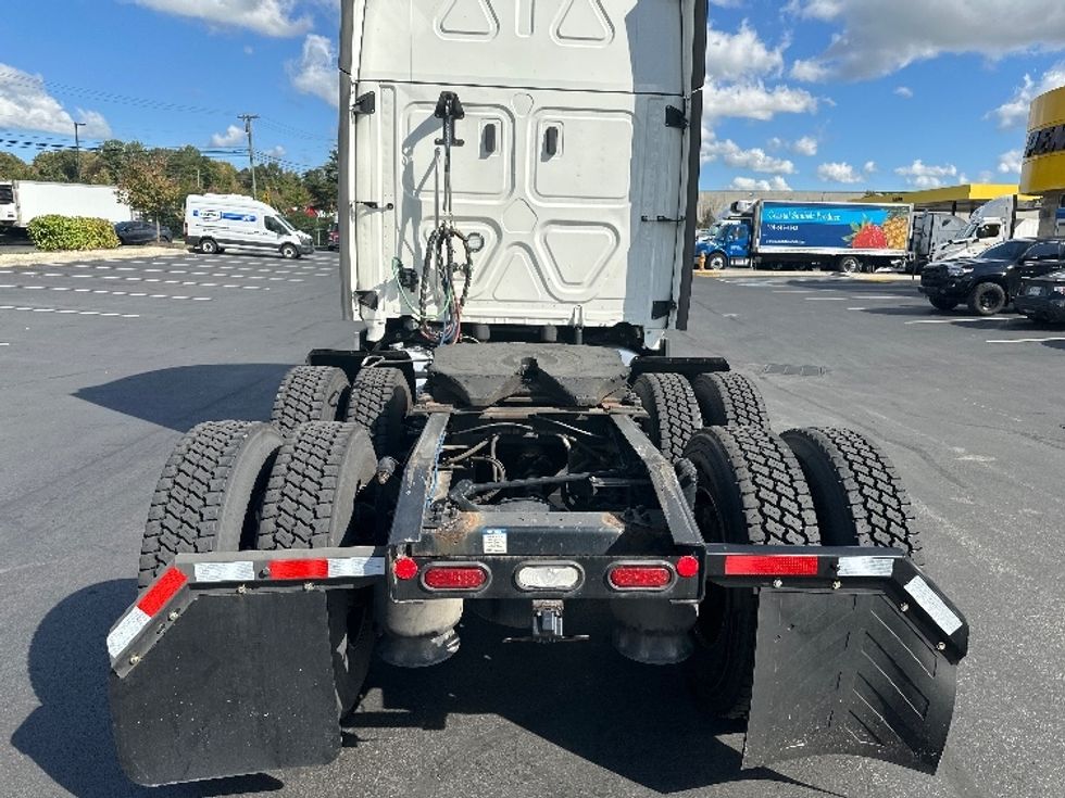 Sleeper Tractor-Heavy Duty Tractors-Freightliner-2021-T12664ST-Jessup-MD-493,131\n\t\tmiles-$ 64,000 - Image 6