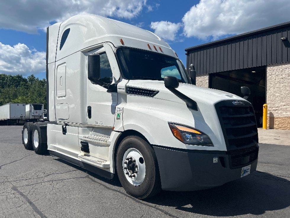 Sleeper Tractor-Heavy Duty Tractors-Freightliner-2021-T12664ST-Jessup-PA-380,430\n\t\tmiles-$ 74,500 - Image 1
