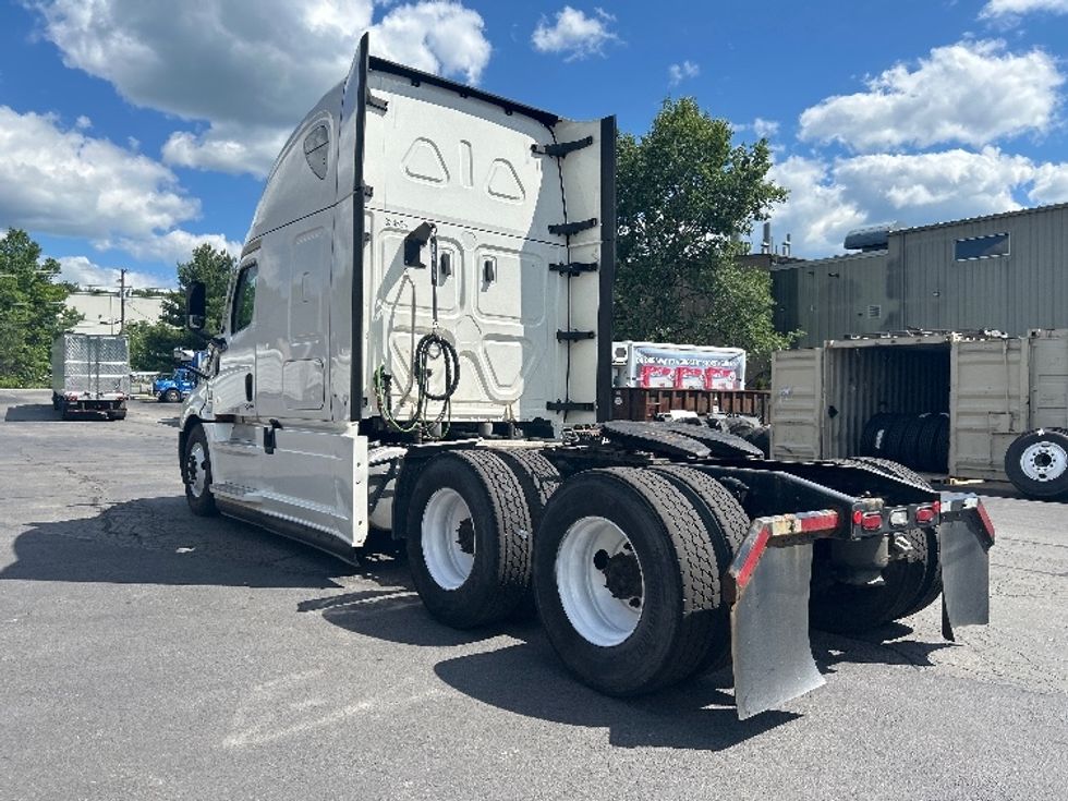 Sleeper Tractor-Heavy Duty Tractors-Freightliner-2021-T12664ST-Jessup-PA-380,430\n\t\tmiles-$ 74,500 - Image 5