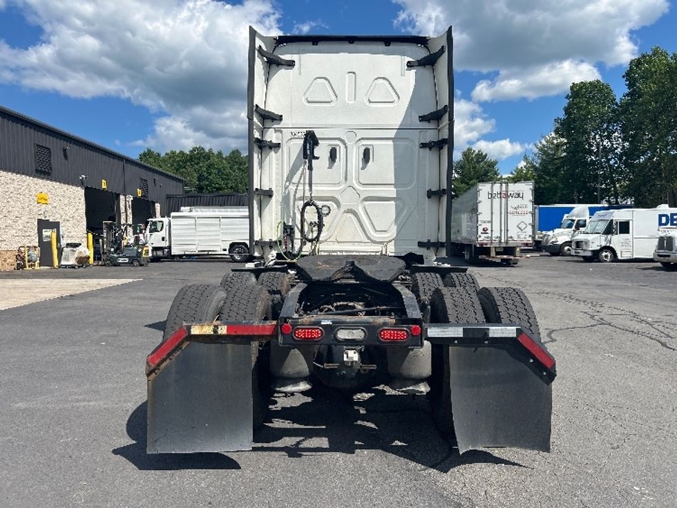 Sleeper Tractor-Heavy Duty Tractors-Freightliner-2021-T12664ST-Jessup-PA-380,430\n\t\tmiles-$ 74,500 - Image 6