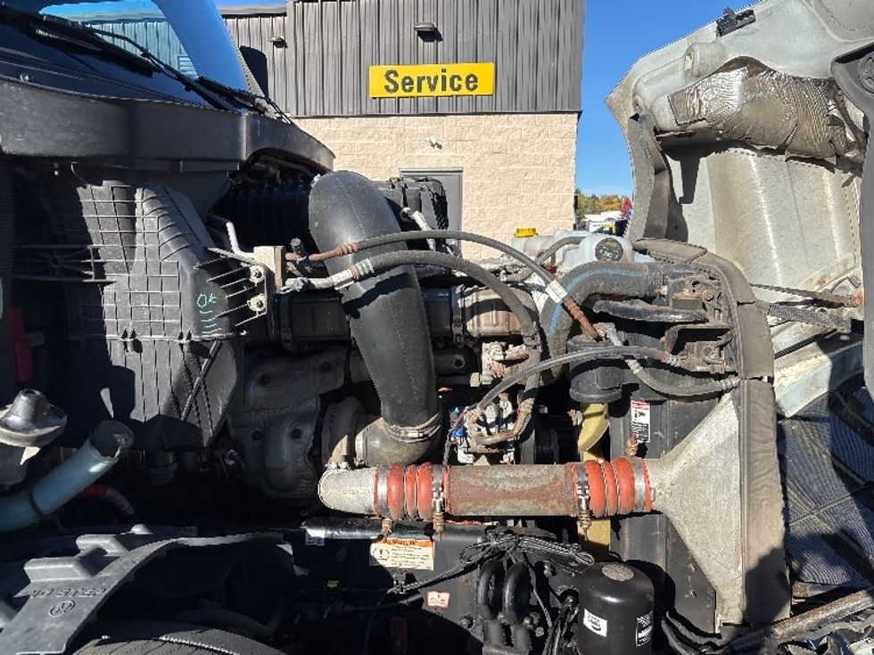 Sleeper Tractor-Heavy Duty Tractors-Freightliner-2021-T12664ST-Jessup-PA-593,810\n\t\tmiles-$ 62,500 - Image 19