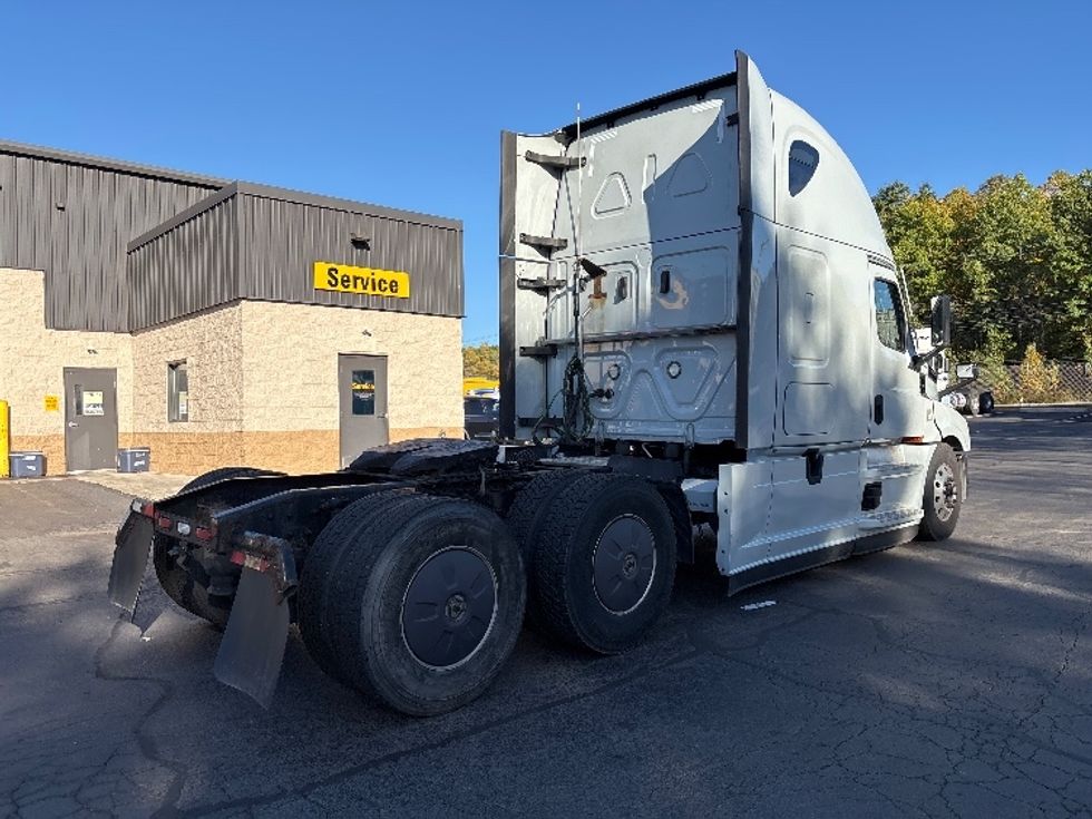 Sleeper Tractor-Heavy Duty Tractors-Freightliner-2021-T12664ST-Jessup-PA-593,810\n\t\tmiles-$ 62,500 - Image 7
