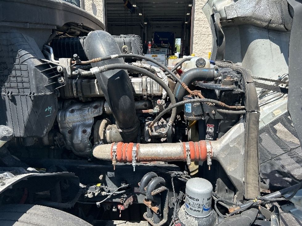 Sleeper Tractor-Heavy Duty Tractors-Freightliner-2021-T12664ST-Jessup-PA-601,128\n\t\tmiles-$ 51,000 - Image 19